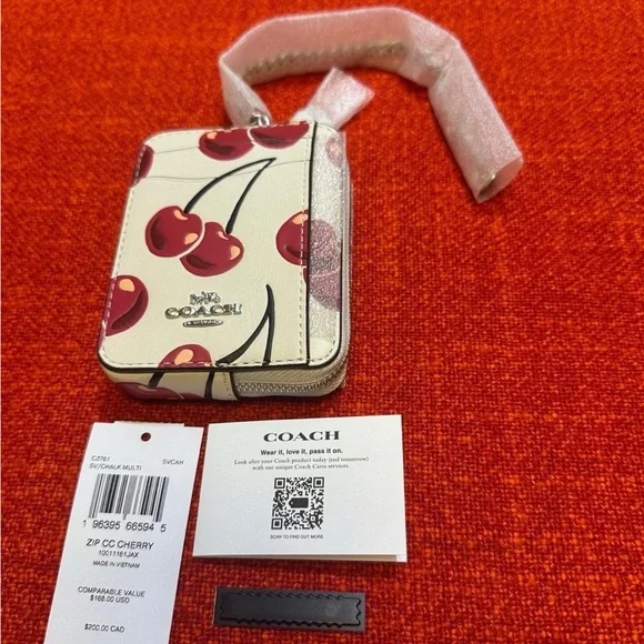 ❤️❤️❤️Coach zip card case with cherry print/silver tone hardware ❤️❤️❤️ - Picture 3 of 12